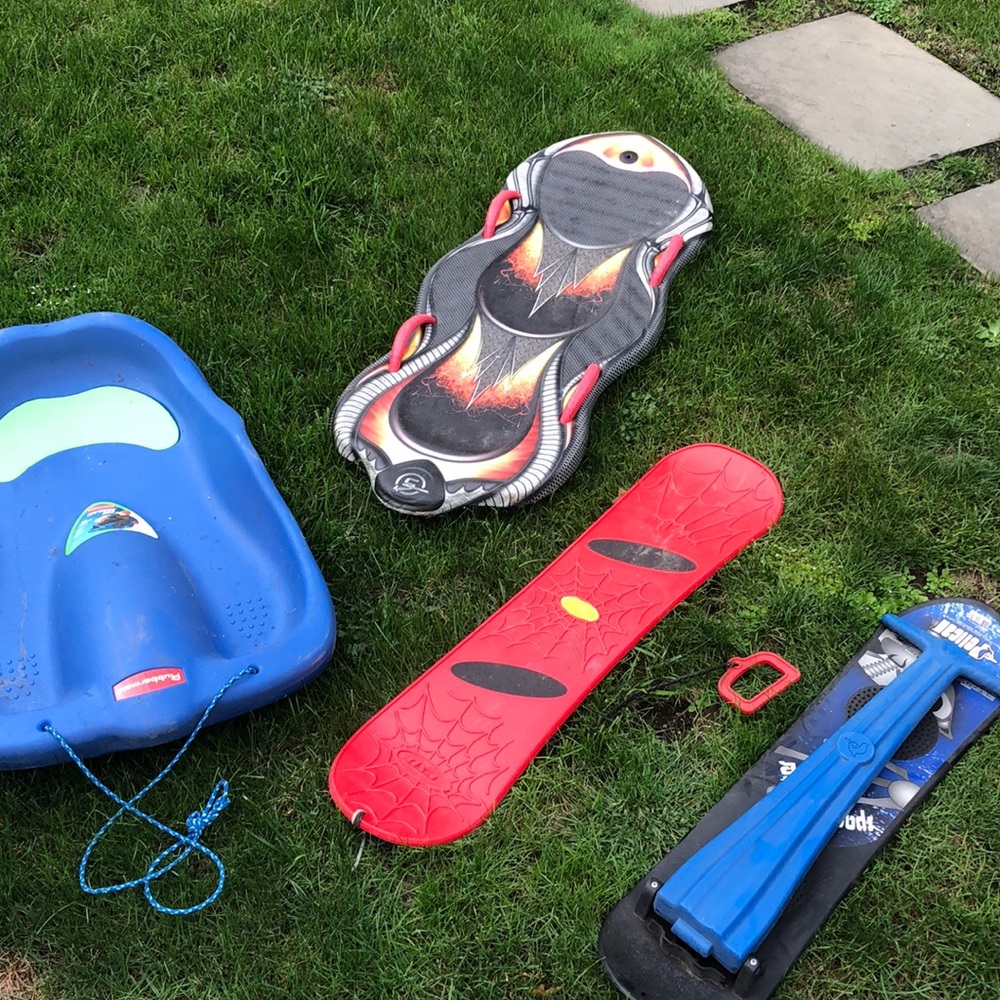 4 sleds